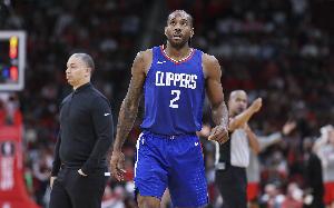 是否會(huì)讓小卡打更長(zhǎng)時(shí)間？盧：今天不會(huì) 這需要醫(yī)療團(tuán)隊(duì)的評(píng)估