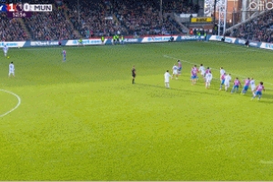 幾乎0度角！齊爾克澤停球抽射打入神仙球，曼聯(lián)1-1扳平水晶宮！