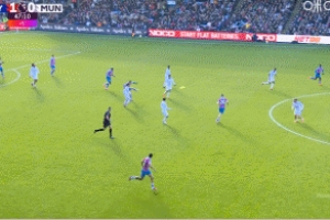 德里赫特滑倒+鏟球失誤送禮，恩凱提亞單刀不傳球射門(mén)被擋出