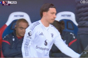 時(shí)隔近10個(gè)月！曼聯(lián)中衛(wèi)利桑德羅第82分鐘替補(bǔ)登場(chǎng)，完成復(fù)出