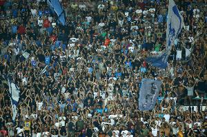 米體：上萬(wàn)那不勒斯球迷將現(xiàn)場(chǎng)觀戰(zhàn)，本輪意甲羅馬警方安保壓力大