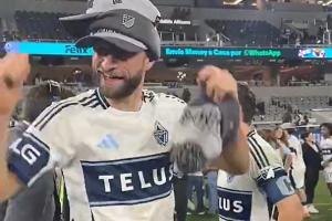 不愧是二娃！穆勒賽后慶祝戴帽“帽子戲法”，與隊(duì)友頂牛假裝受傷