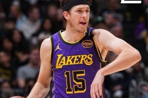 本賽季場(chǎng)均28+5+5且真實(shí)命中率65+%的球員：約基奇、字母、里夫斯