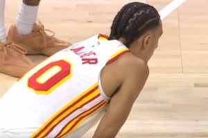 先下兩分！杰倫·約翰遜推反擊長(zhǎng)傳 里薩謝快下大力劈扣！