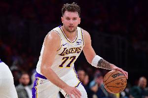 火力猛但失誤多！東契奇半場17中10轟27分 但有6失誤&正負(fù)值-20