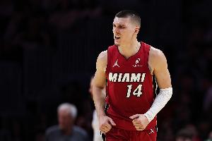 不講道理！時間即將耗盡 希羅面對萊昂納德超遠(yuǎn)壓哨命中