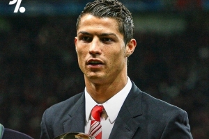 17年前的今天C羅首次獲得金球獎，梅西、托雷斯排名二三位