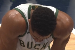 遮天蔽日！字母哥守護(hù)籃筐 騰空暴起大帽庫(kù)利巴利