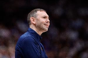 防守呢？掘金在主場(chǎng)讓進(jìn)攻效率倒數(shù)第一的獨(dú)行俠轟下131分