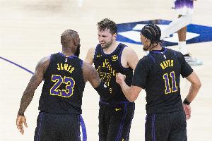 湖記：湖人的上限和掘金、火箭是一個(gè)級(jí)別的 但是下限更低