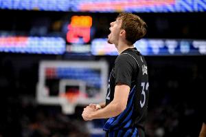 意不意外？弗拉格關(guān)鍵時(shí)刻運(yùn)動(dòng)戰(zhàn)命中率56% 聯(lián)盟本賽季最高