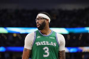 抹平分差！濃眉反擊上籃打停掘金 獨(dú)行俠一波12-0