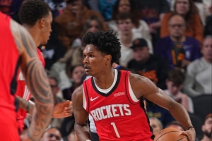 沒懸念了！小賈巴里·史密斯&阿門續(xù)命三分都投出三不沾