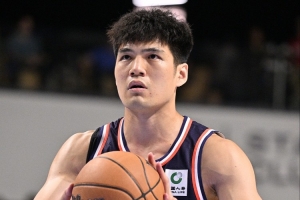 中規(guī)中矩！陳國(guó)豪8中4拿到9分3板2助1斷