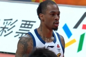 廣廈新外援塔克身體素質(zhì)太猛了 他和湯普森讓衛(wèi)冕冠軍實(shí)力增強(qiáng)