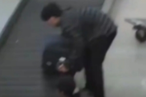 溫馨的場(chǎng)面~Viper曾在機(jī)場(chǎng)被拍到幫搬行李同時(shí)有說有笑