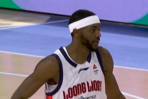 可圈可點(diǎn)！賈斯汀·霍勒迪13中8拿到全隊(duì)最高27分7板 罰球8中7