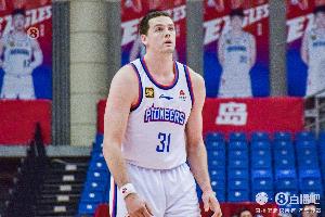 難阻失利！大衛(wèi)·詹姆斯13中7拿到20分9板 罰球6中5