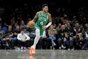 勢頭又丟了！唐斯背運(yùn)失誤 西蒙斯反擊歐洲步上籃打成2+1