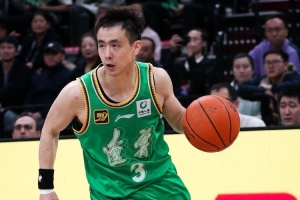 楊鳴：趙繼偉這個拉傷 時間會比較久 他前幾輪很難出現(xiàn)在比賽當中