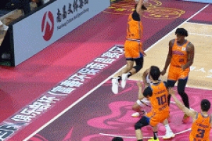 攻守兼?zhèn)?！懷特塞德半?分鐘8中4拿到9分3板4帽 正負值+12