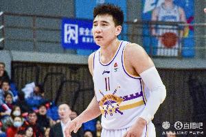 彈無虛發(fā)！金鑫半場16分鐘 4中4&三分3中3拿到11分3板