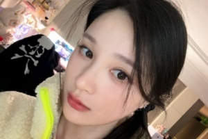 周周喵分享姿態(tài)生活日常照片：下播以后