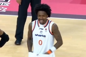 聯(lián)手發(fā)威！上海四外援攻防皆給力 合砍46分 帶隊輕松大勝