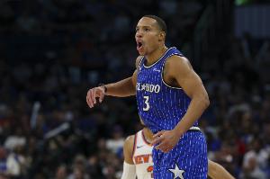 末節(jié)關(guān)鍵上籃不中！貝恩15中6拿到14分6助 正負(fù)值-3