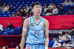 直播吧：段昂君已進行核磁共振檢查 手腕骨頭無太大問題