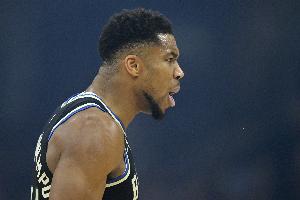 Shams：字母哥對(duì)過(guò)去幾周輸球感到沮喪 更衣室也能感受到緊張氣氛