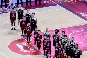 力克同曦！媒體人：香港金牛的陣容厚度&實(shí)力不遜于CBA中下游球隊(duì)