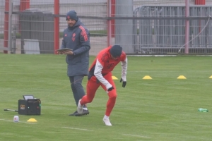 圖片報：戴維斯參與合練即將復(fù)出，穆西亞拉預(yù)計將在明年初回歸