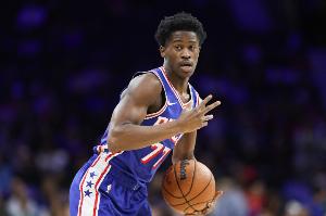 極速反應(yīng)！埃奇庫姆倒地?fù)寯?76人快速喊停護(hù)住球權(quán)