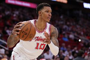 穩(wěn)定輸出！小賈巴里·史密斯半場7中4拿到10分1板2助 正負值+17