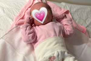 改名字了嗎？東契奇曬新出生二女兒的照片：奧莉維亞