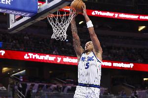 復(fù)出狀態(tài)不錯(cuò)！班凱羅半場出戰(zhàn)11分鐘 5投3中得到7分2籃板1助攻