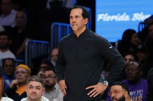 雙塔先發(fā)！斯波：首發(fā)陣容的表現(xiàn)不均衡 防守表現(xiàn)未達(dá)到預(yù)期