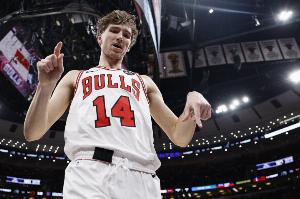 瘋狂殺傷！布澤利斯首節(jié)3中2&6罰全中 拿到10分3板1帽&正負(fù)值+7