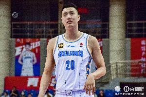 中流砥柱！翟曉川9投8中&三分5中4 砍下21分7板&正負(fù)值+25