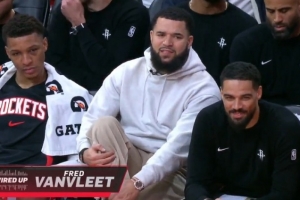 范弗里特在替補(bǔ)席喊話狄龍：你有得過40分？讓我見識一次吧