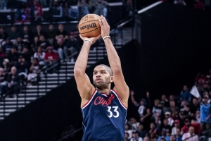 老將發(fā)威！哈登突破分球 巴圖姆空位三分命中幫助快船反超比分