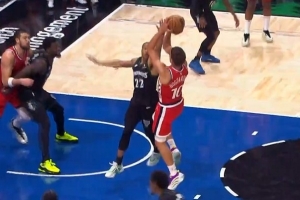 手不軟！博格丹金雞獨(dú)立中投命中 幫助快船追平比分