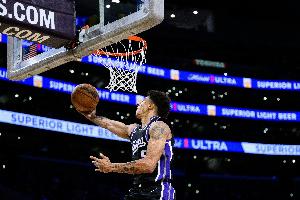 效率很高！克利福德8中7拿到15分6板 三分1中1