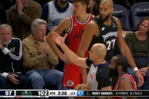 塔被推了！戈貝爾再被吹犯規(guī) 累計6犯離場&康利替補上場