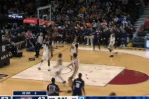 聽名字就很猛！泰森借轉(zhuǎn)換快攻機會 單臂炸扣完成終結(jié)