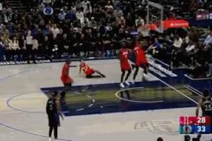 恐怖身體！濃眉雙手扣籃勢(shì)在必得 阿門(mén)迎面一掌扇飛到計(jì)時(shí)器上