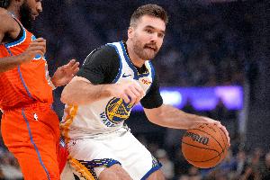 及時(shí)雨！斯潘塞連中兩記三分球穩(wěn)住局勢(shì) 勇士領(lǐng)先11分