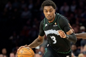 麥丹談中距離：我比場(chǎng)上大多數(shù)人都高總能有空位 除非對(duì)手是文班