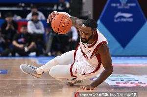 火力兇猛！諾威爾半場(chǎng)15中8砍下20分 得分超全隊(duì)一半